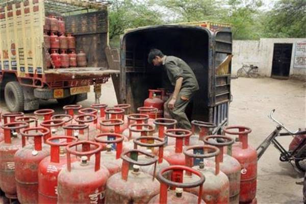 LPG Price Rise: Commercial Cylinder Price Surged by ₹105.